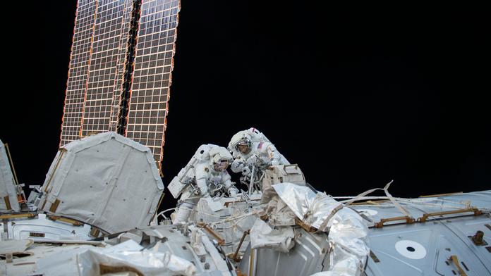 Astronauti vystoupili z ISS do vesmíru, byli tam dlouhé hodiny