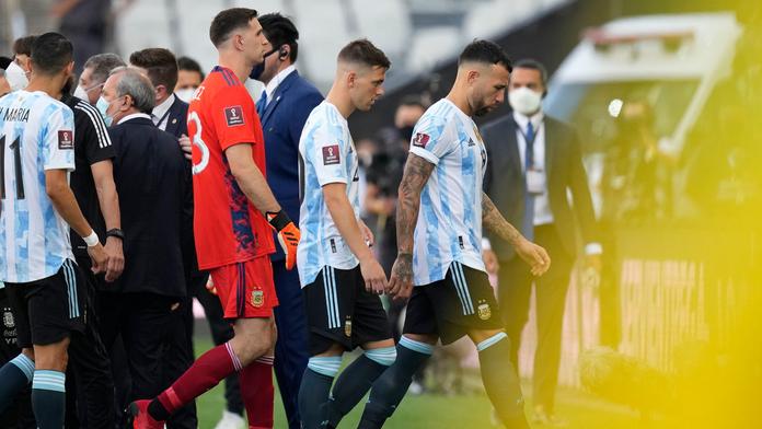 Čtveřice hříšníků byla deportována. Měli zákaz, budou pokuty, zní z Tottenhamu