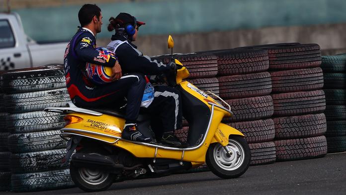 Propadák u Red Bullu! Vettel vzdal boj o pole position, Webberovi došlo palivo