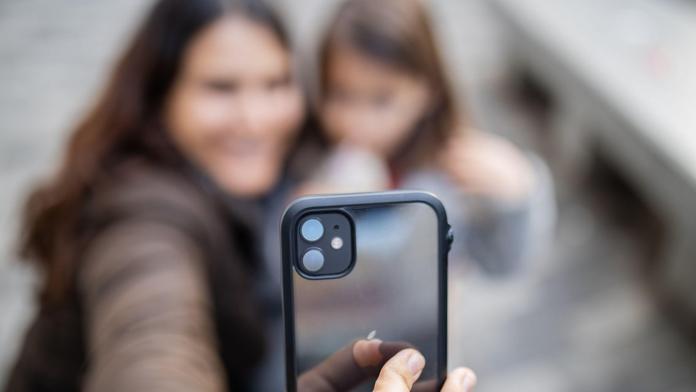 Revoluční funkce: Z nového iPhonu bude možné volat i textovat bez signálu