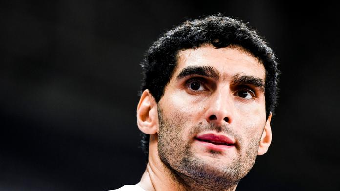 Fellaini chytil v Číně koronavirus! Exstar United je první nakažený profík