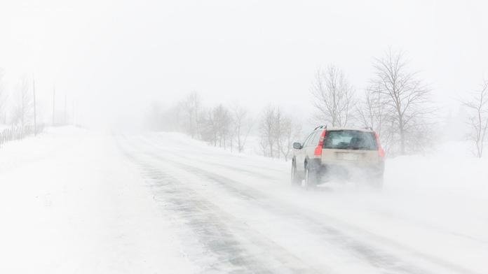 Na Česko se žene vydatný sníh, tvořit se mohou i závěje! VÝSTRAHA