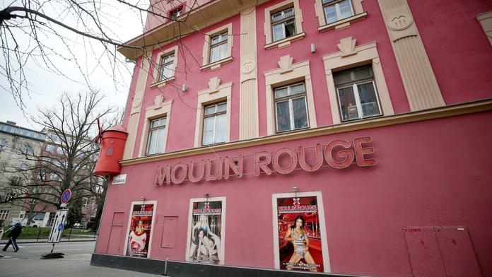 Známý nevěstinec jde k zemi. V Brně začali bourat legendární Moulin Rouge