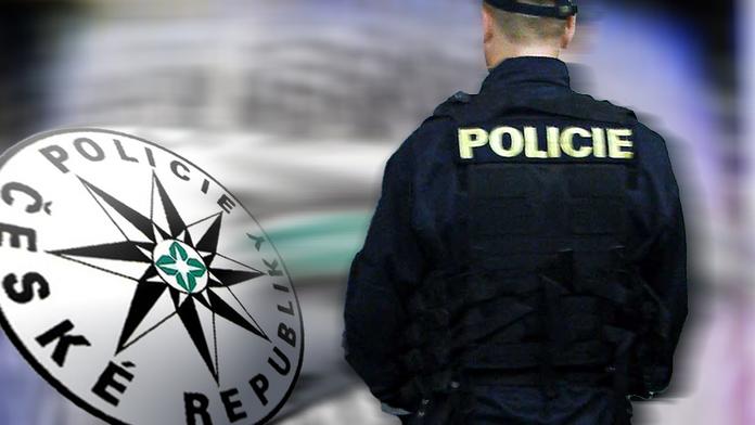 Po hádce se žena schovala s pistolí v ložnici. Našla ji policie