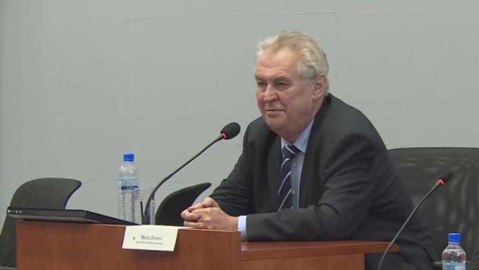 Prezident Zeman: Ostrý útok na amerického velvyslance v Česku
