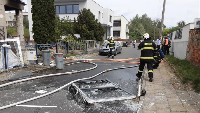 Ze zapálení rodinného domu je obviněný 80letý muž. Hrozí mu 20 let vězení