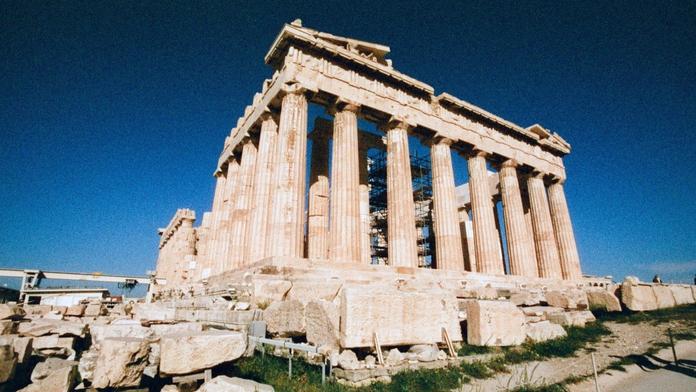 Britové změnili výstrahu pro turisty v Řecku. Varují před novým nebezpečím