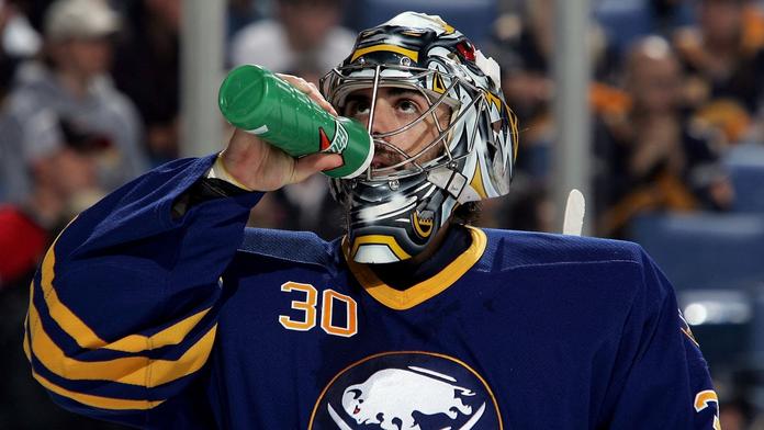 Buffalo bude v příští sezoně slavit, po Haškovi vyřadí číslo druhého brankáře