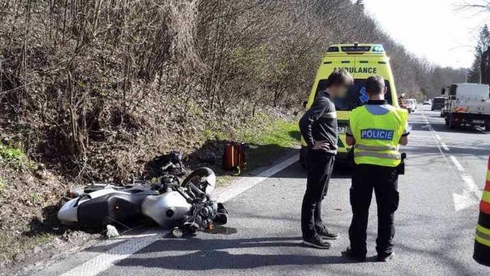 Teplé počasí nalákalo motorkáře, v sobotu zemřeli nejméně dva