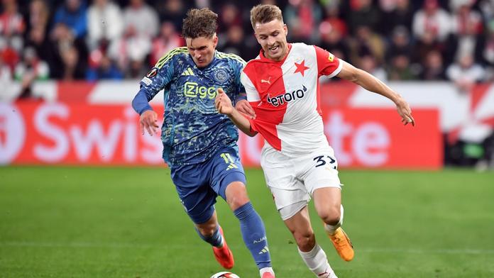 Slávistický obránce září štěstím, manželka mu porodila dceru