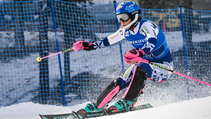 Shiffrinová opět posunula vlastní rekord, Dubovská po pádu nedojela