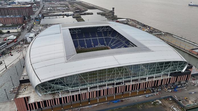 Jako na Titaniku. Novým stadionem Evertonu se prohnala velká voda