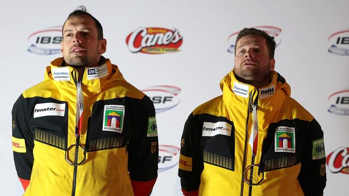 Němečtí bobisté Georg Fleischhauer (vlevo) a Johannes Lochner