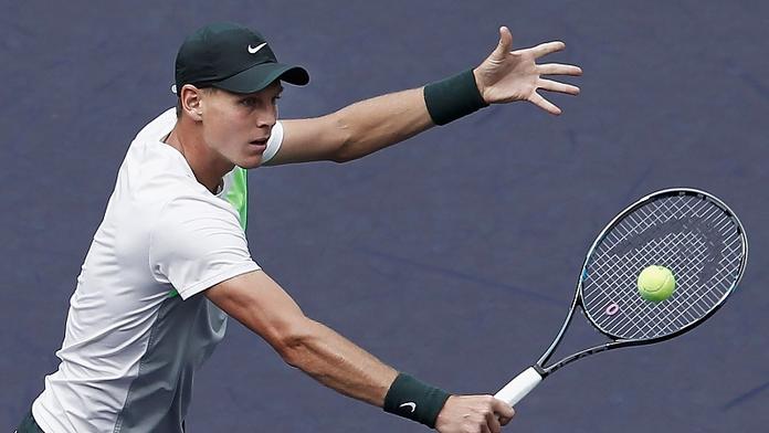 Berdych dělal chybu za chybou a v Paříži vypadl ve čtvrtfinále
