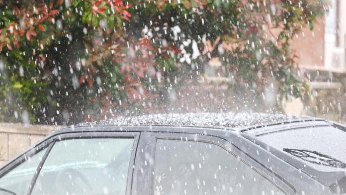 Nezmary počasí a jiné příhody, které můžou poškodit vaše auto v létě