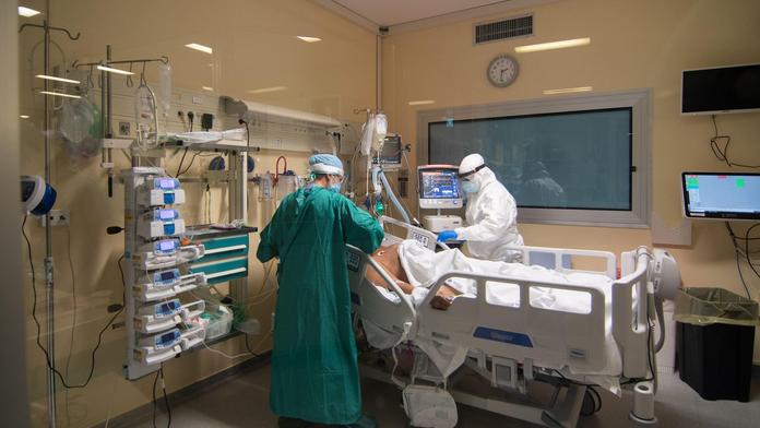 Koronavirus zamával se statistikou úmrtí. Vývoj křivky grafu je alarmující