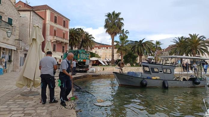 Únik nafty na ostrově Hvar