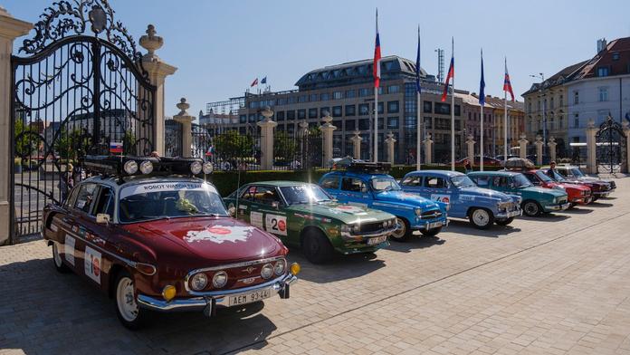 Čtyři škodovky, Tatra 603, Mustang i Celica. Veteráni míří z Prahy až do Japonska