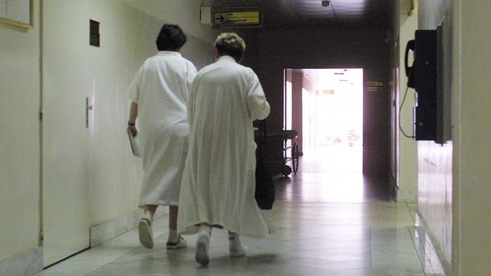 Nemocnici v Chrudimi trápí nakažený personál. Musí zavírat oddělení