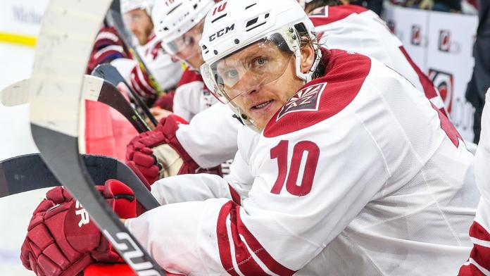 V NHL byl boháčem, pak už ho nechtěli. Erat teď podepsal Kometě