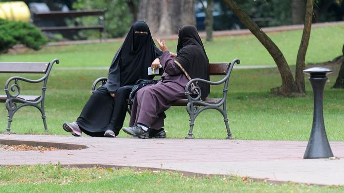 O šátky vůbec nešlo, muslimka odmítla ukázat doklady!