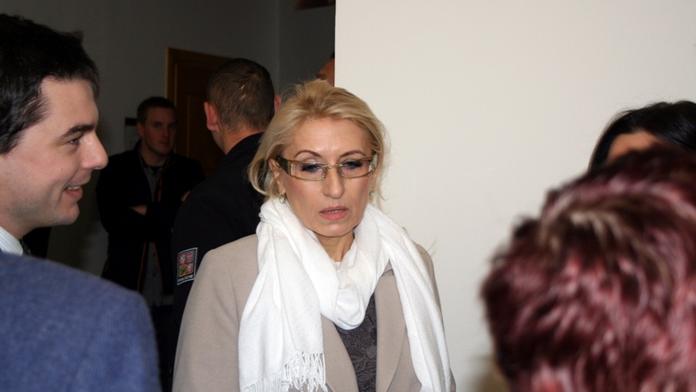 Skončíš, jinak zveřejním tvé intimní fotky, vyhrožovala starostka učitelce