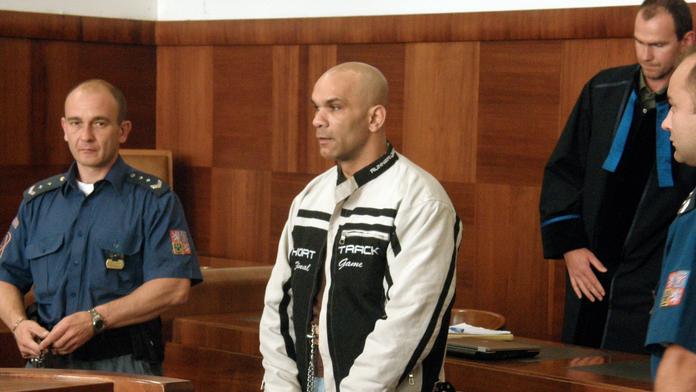 Feťák ROZŠLAPAL HLAVU prodavači v obchodě! Zmírnili mu trest z DOŽIVOTÍ na 30 let!