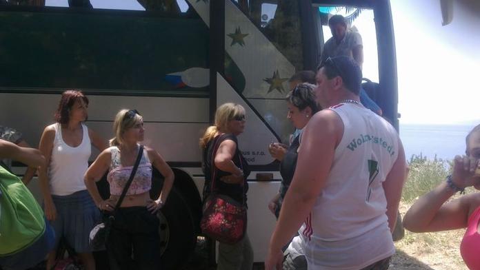 Turisté dojeli do Chorvatska a řidič autobusu jim nechtěl dát kufry