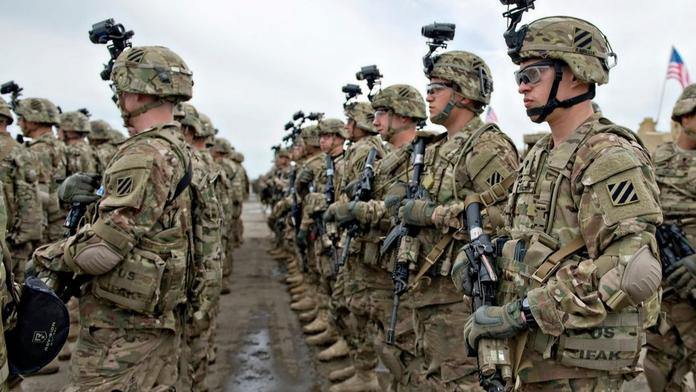 Američané opouští některé orgány NATO. Domů se mají vrátit stovky vojáků