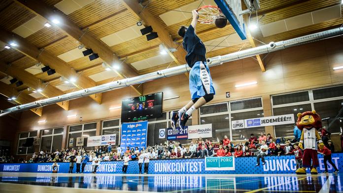 Nejlepší smeč ve finále Junior NBA. Vítěz jede do Londýna!