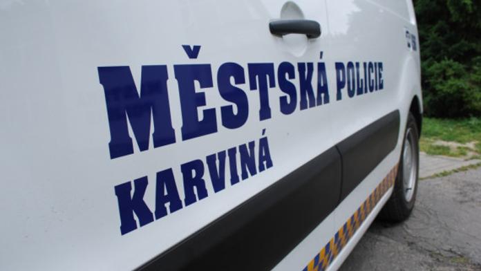 Otec vyhodil z domu svého syna (5)! Hledat se ho vydala jeho sestra (8)!