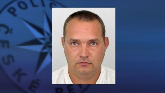 Po taxikáři pátrala policie i rodina, on si mezitím užíval v lese