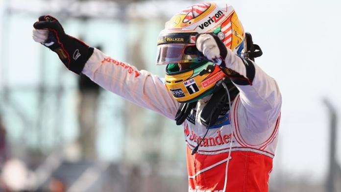 Poslední kvalifikace sezony patřila Hamiltonovi, Vettel skončil až čtvrtý