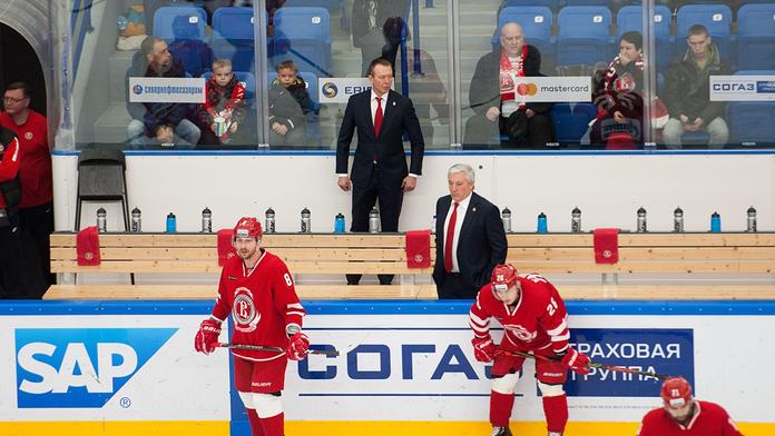 KHL vyráží do akce v nejistotě, koronavirem se nakazilo 131 hráčů