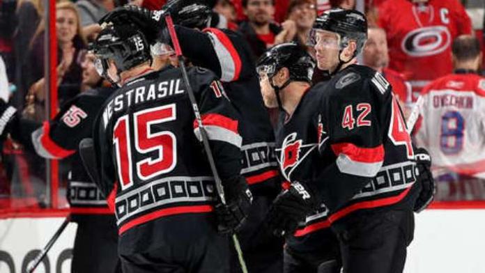 Gól proti lídrovi NHL. Nestrašil pojistil cennou výhru Caroliny!