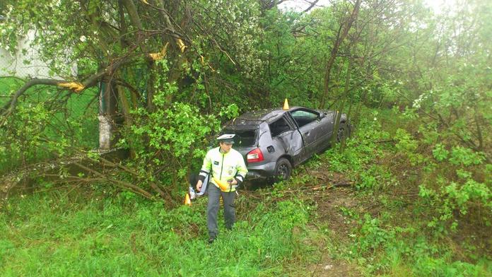 Tomu neuvěříte! Do stejné zahrady na R7 vlétlo dnes již druhé auto