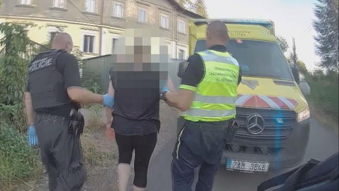 Žena v Praze nezvládla dopady drahoty. Protože přišla o práci, chtěla skočit ze skály