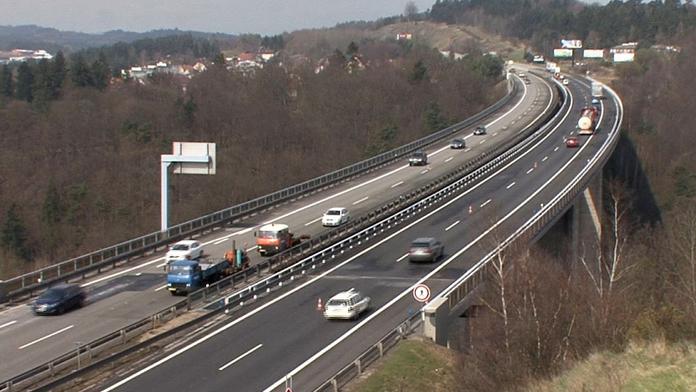 Řidiči pozor! Na D1 hrozí kolaps. Začíná oprava mostu ve Velkém Meziříčí