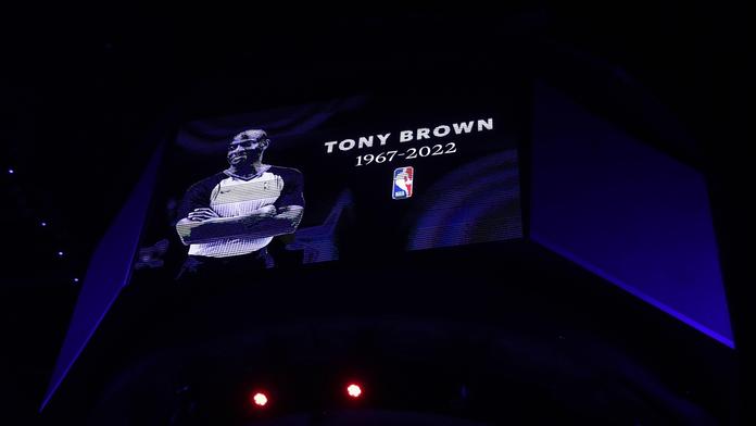 NBA oplakává velkou osobnost, dlouholetý sudí podlehl boji s rakovinou
