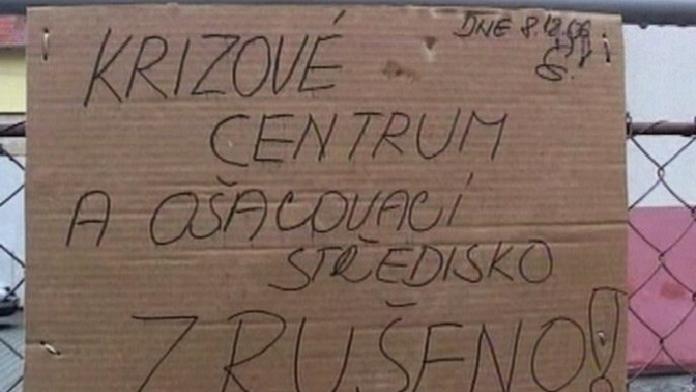 Bezdomovci rozkradli sociální zařízení, to teď musí uzavřít