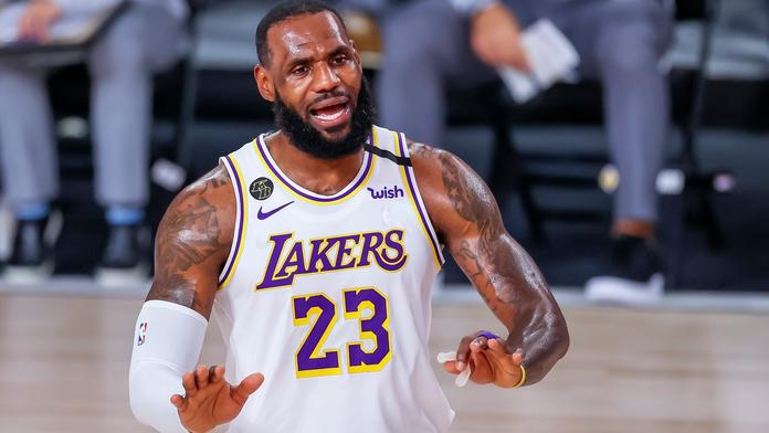 LeBron se zapsal do historie NBA, nikdo v play off nevyhrál víc zápasů!