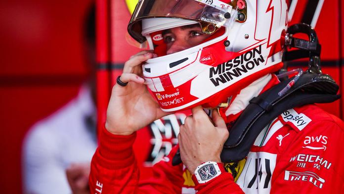 Vedoucího jezdce formule 1 okradli. Přišel o hodinky za sedm milionů