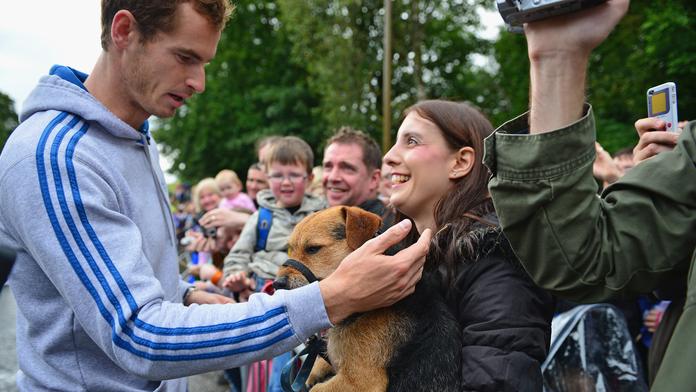 Murray se triumfálně vrátil domů, ve Skotsku ho vítali i psi