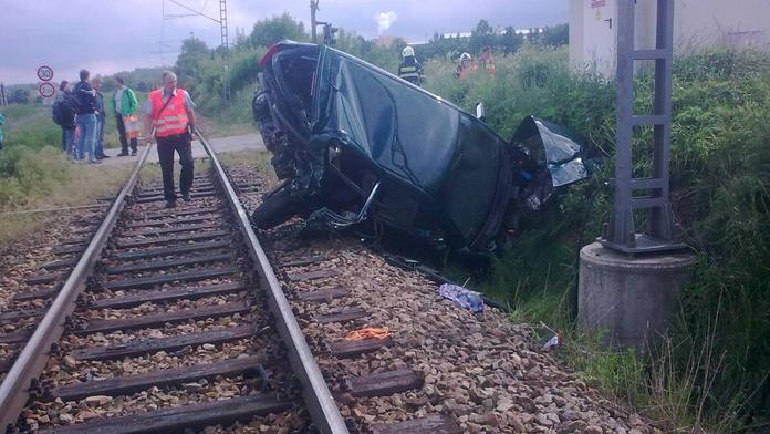 To byla rána! Řidička vjela u Borovan před vlak, je vážně zraněná
