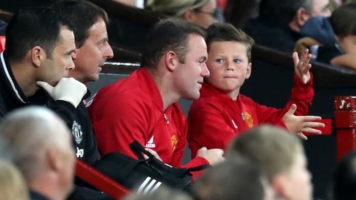 Slavné jméno zpět na Old Trafford! Rooney podepsal smlouvu s United