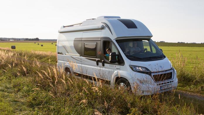 Dovolená na kolech. Jak zabezpečit karavan nebo obytňák a na co si dát extra pozor
