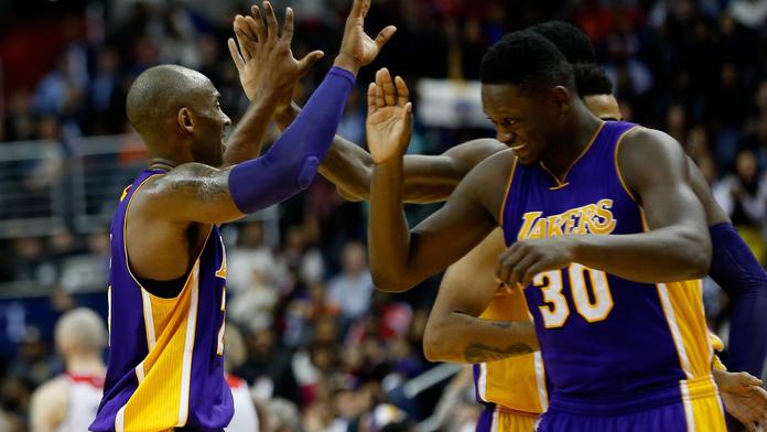Bryant se konečně mohl smát. Dal 31 bodů a Lakers vyhráli