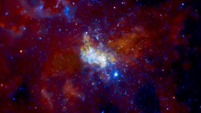 Aktivita supermasivní černé díry uprostřed naší galaxie roste, tvrdí vědci