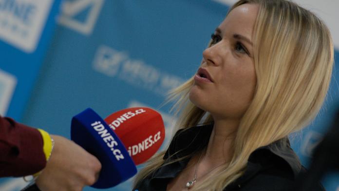 PRŮZKUM: Véčkaři na hraně KRACHU! ANKETA