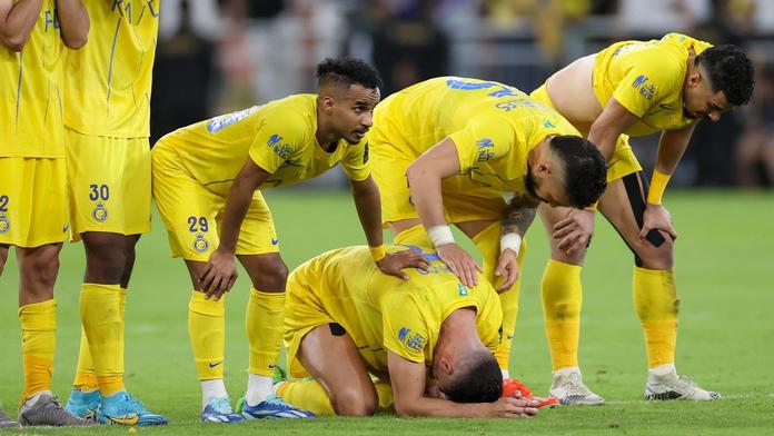 Ronaldo končí sezónu v slzách a bez trofeje. Vystřihl ale krásné nůžky